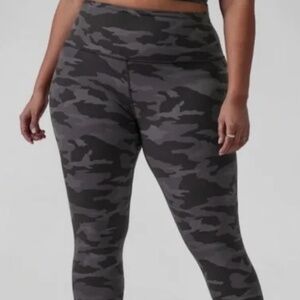 Athleta Elation High Waisted Black Camo 7/8 tight, size 3x EUC